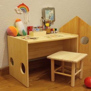Escritorio y taburete Montessori
